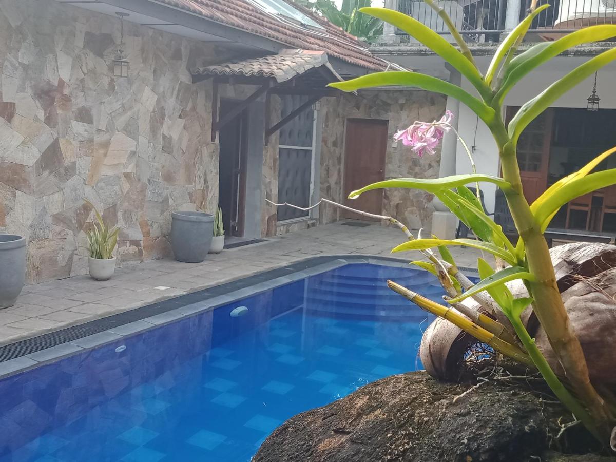 Siriniwasa Luxury Villa With Private Pool อินดูรูวา ภายนอก รูปภาพ