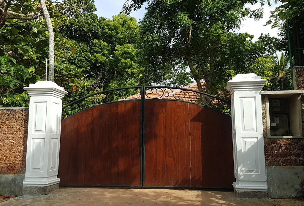 Siriniwasa Luxury Villa With Private Pool อินดูรูวา ภายนอก รูปภาพ