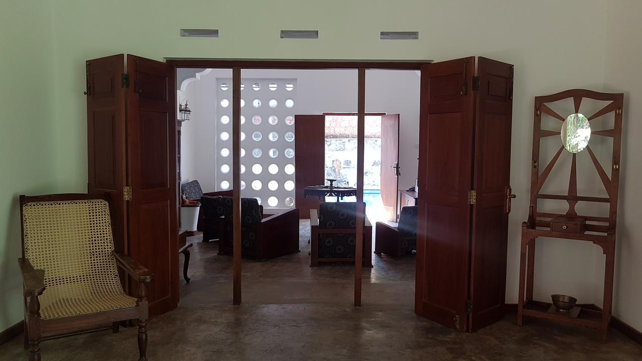 Siriniwasa Luxury Villa With Private Pool อินดูรูวา ภายนอก รูปภาพ