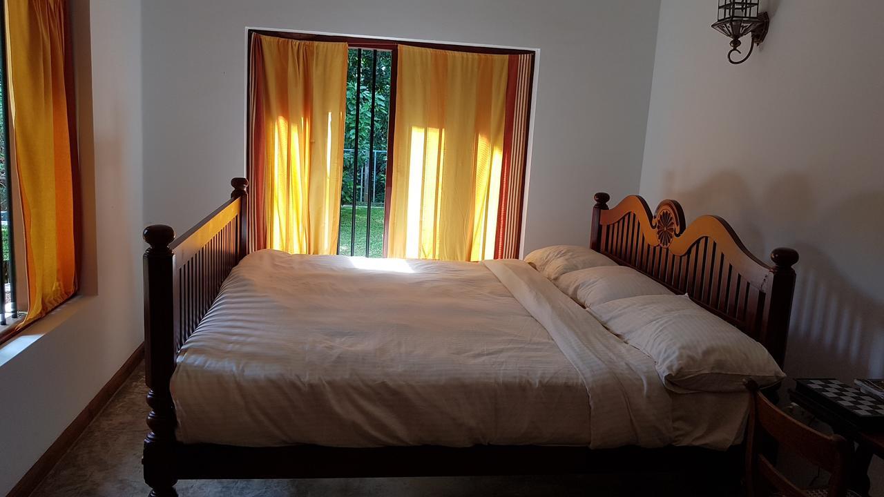 Siriniwasa Luxury Villa With Private Pool อินดูรูวา ภายนอก รูปภาพ