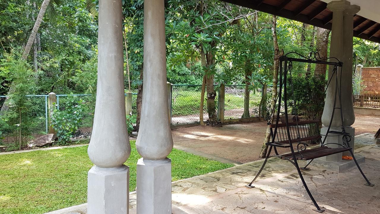 Siriniwasa Luxury Villa With Private Pool อินดูรูวา ภายนอก รูปภาพ