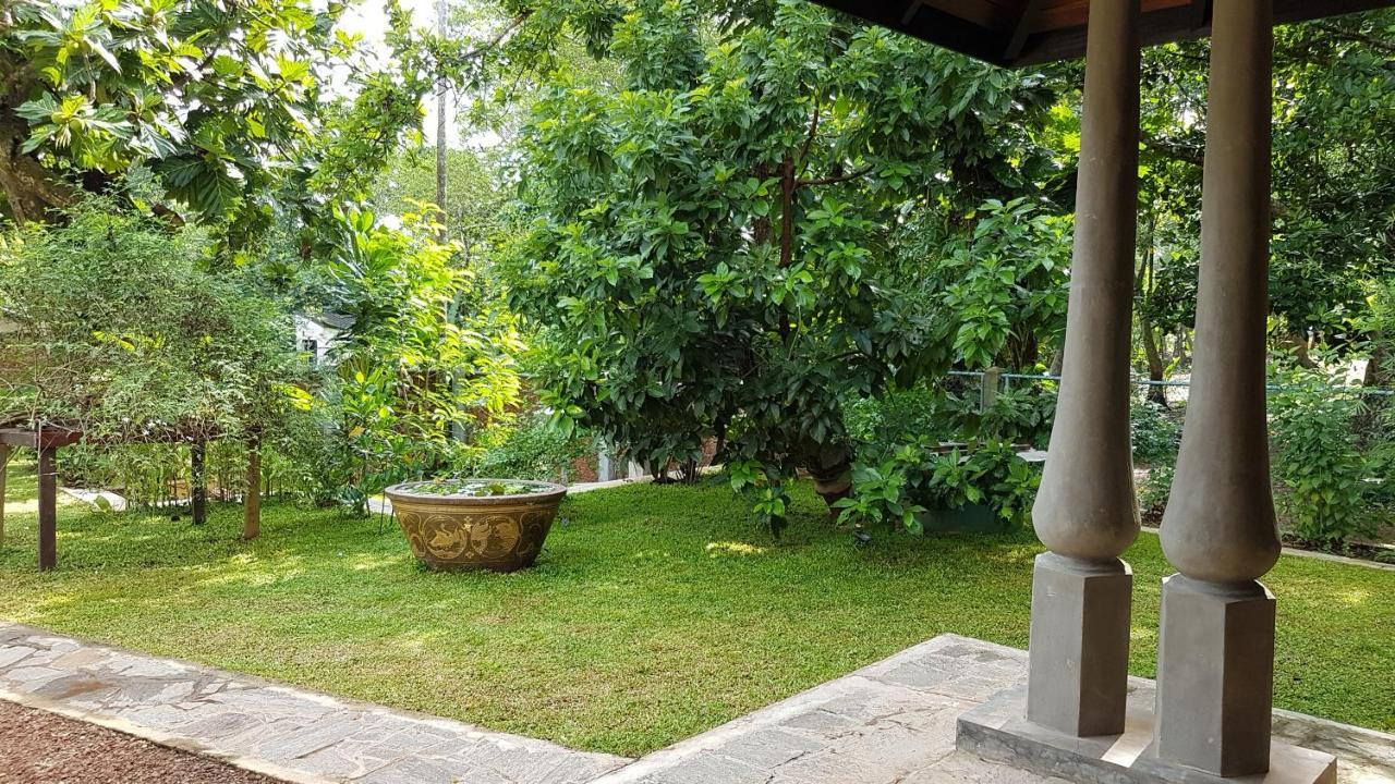 Siriniwasa Luxury Villa With Private Pool อินดูรูวา ภายนอก รูปภาพ